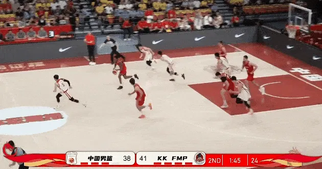 九游游戏娱乐平台-廖三宁回防一防二完成追身大帽，造成对方出界拿回球权